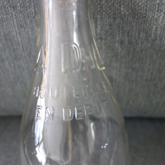 Vintage MDL ADL Deposit Bottle with Montreal on the bottom - Picture 3 of 7